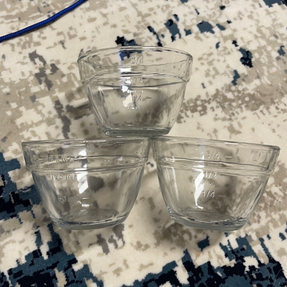 The Pampered Chef measuring bowls
